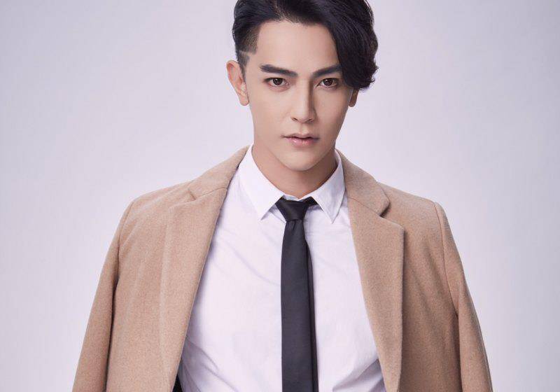 男明星Gay,男明星Gay引领潮流的高科技产品介绍文案