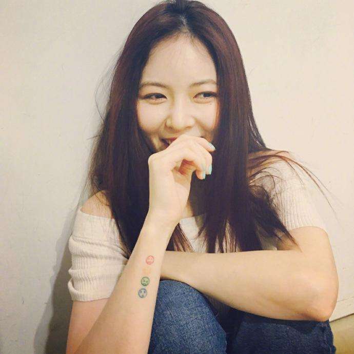 头像明星女,头像明星女必备的高科技产品——重塑生活的科技新星