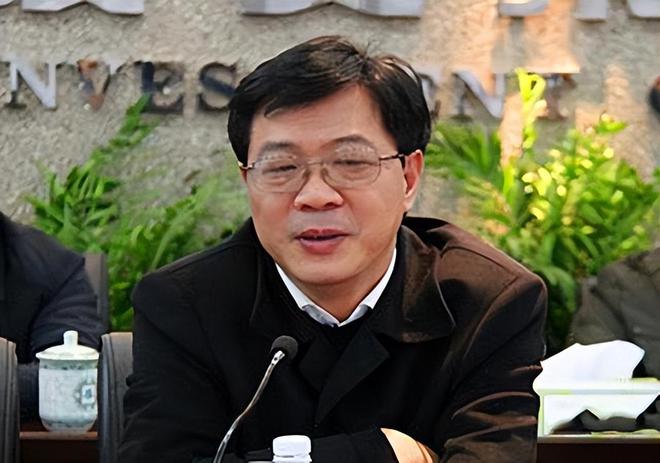 贾宏宇与市长之路，探索自然美景的启示