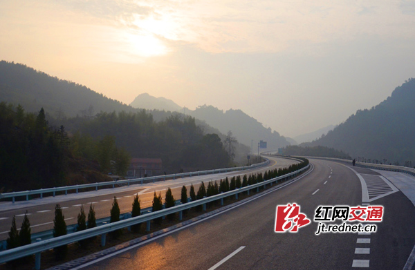 湖南最新通车高速见证奋进人生与道路变迁